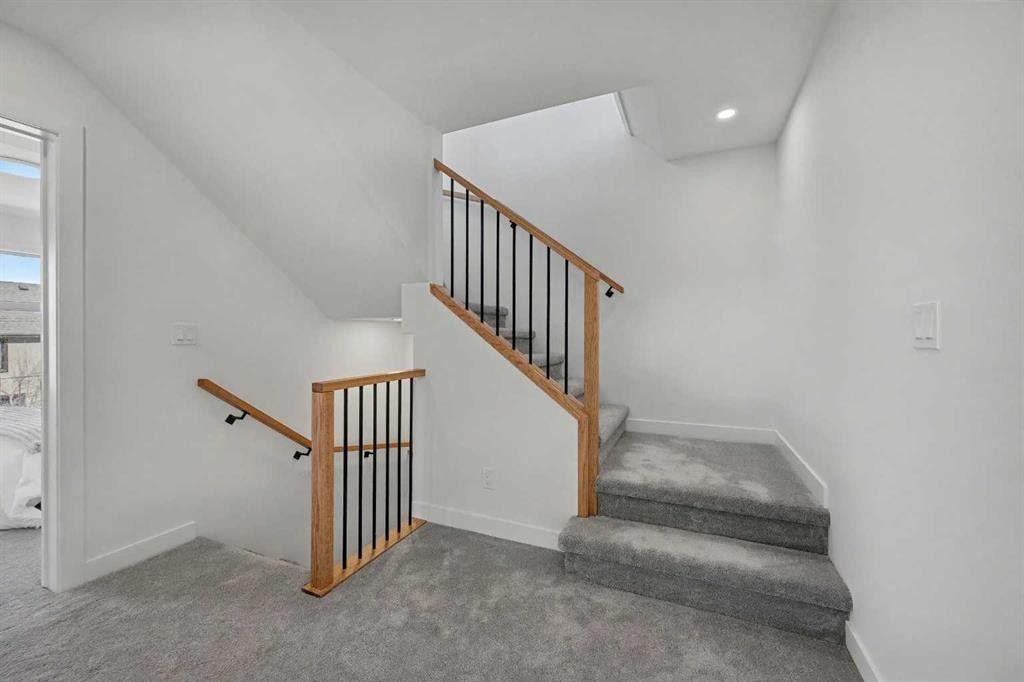 753 Centre Avenue Ne, Calgary, AB - Indoor Photo Showing Other Room
