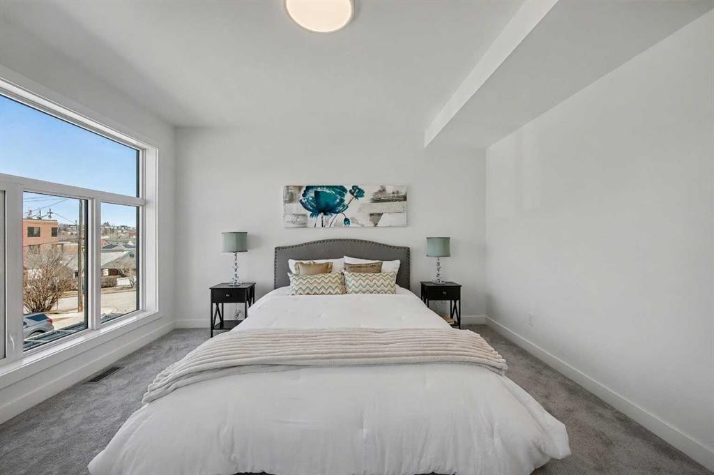 753 Centre Avenue Ne, Calgary, AB - Indoor Photo Showing Bedroom