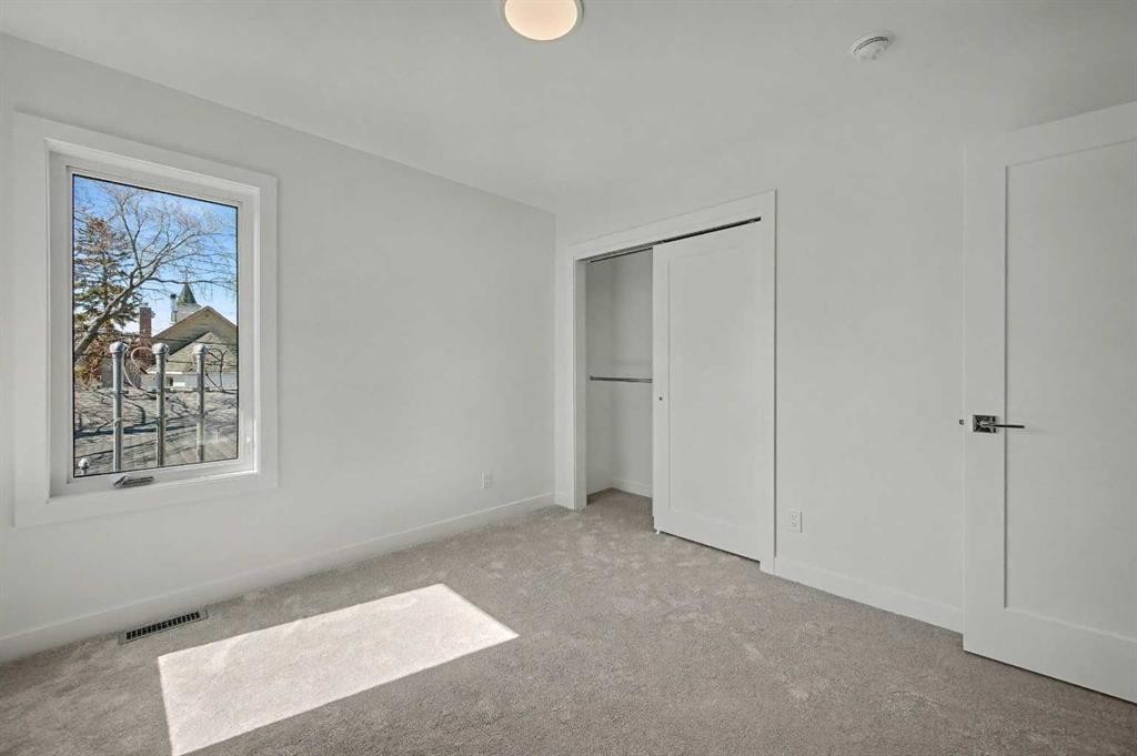 753 Centre Avenue Ne, Calgary, AB - Indoor Photo Showing Other Room
