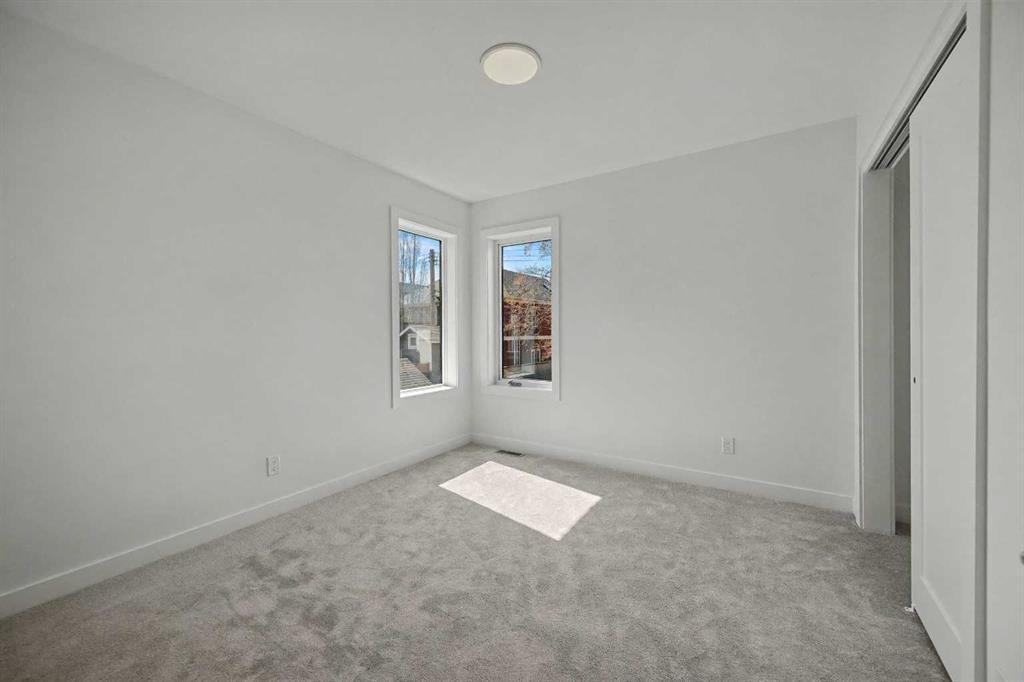 753 Centre Avenue Ne, Calgary, AB - Indoor Photo Showing Other Room