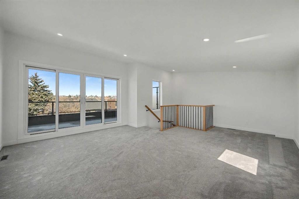 753 Centre Avenue Ne, Calgary, AB - Indoor Photo Showing Other Room