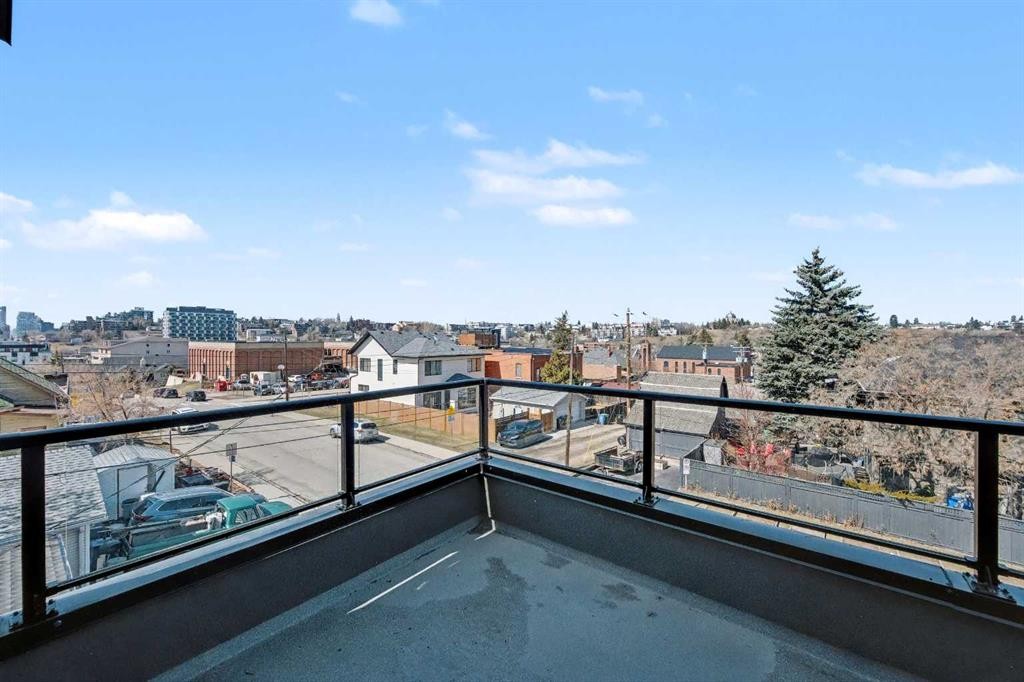753 Centre Avenue Ne, Calgary, AB - Outdoor With View