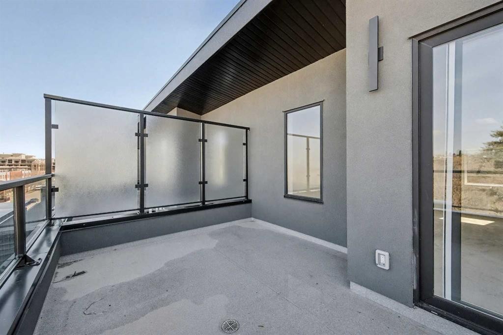 753 Centre Avenue Ne, Calgary, AB - Outdoor With Exterior