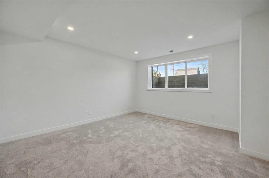 753 Centre Avenue Ne, Calgary, AB - Indoor Photo Showing Other Room