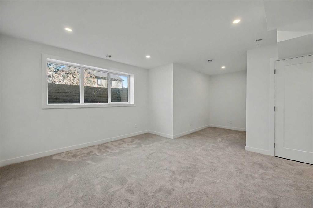 753 Centre Avenue Ne, Calgary, AB - Indoor Photo Showing Other Room