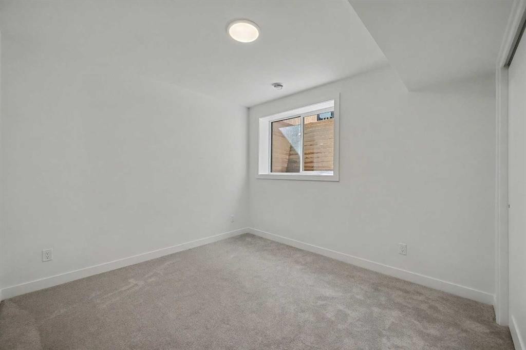 753 Centre Avenue Ne, Calgary, AB - Indoor Photo Showing Other Room