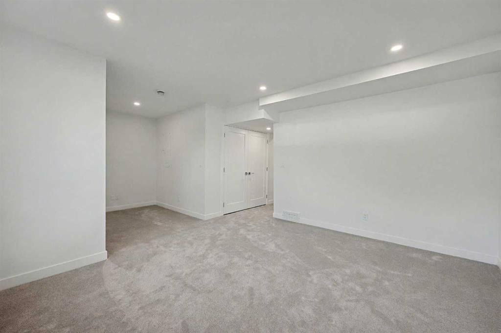 753 Centre Avenue Ne, Calgary, AB - Indoor Photo Showing Other Room