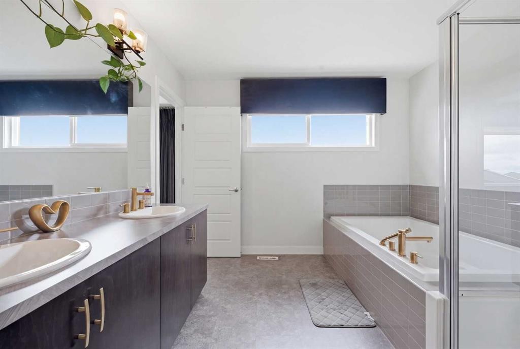 22 Howse Mount Ne, Calgary, AB - Indoor Photo Showing Bathroom