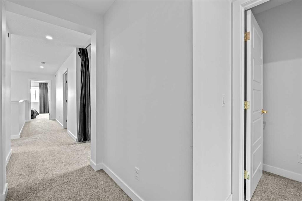 22 Howse Mount Ne, Calgary, AB - Indoor Photo Showing Other Room
