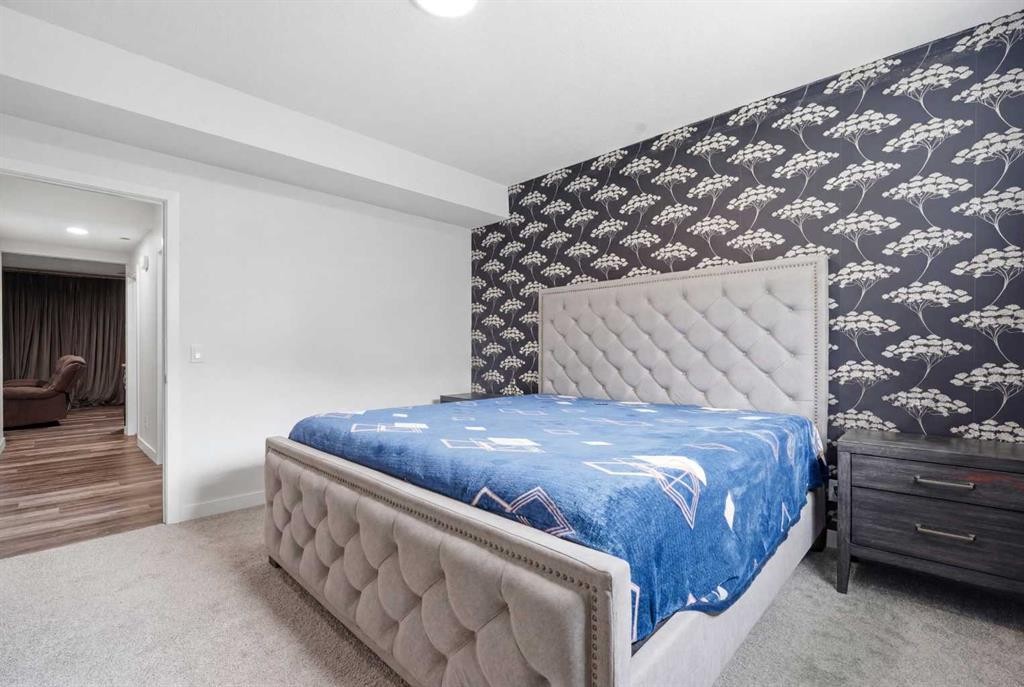 22 Howse Mount Ne, Calgary, AB - Indoor Photo Showing Bedroom