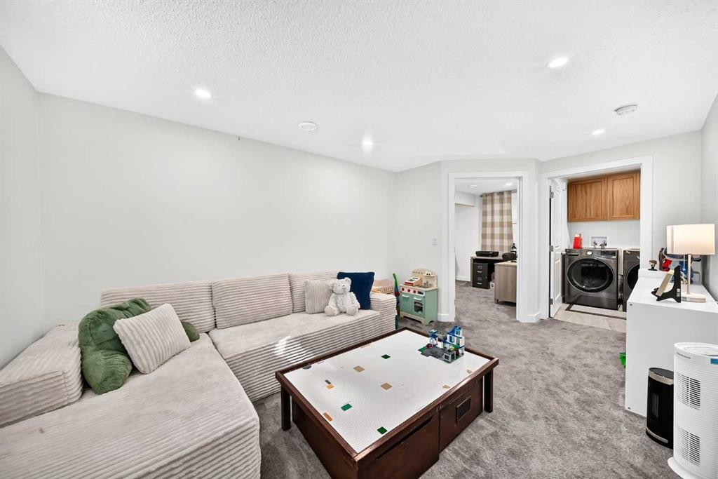 36 New Brighton Link Se, Calgary, AB