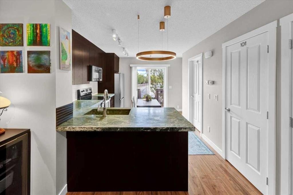 1562 93 Street Sw, Calgary, AB