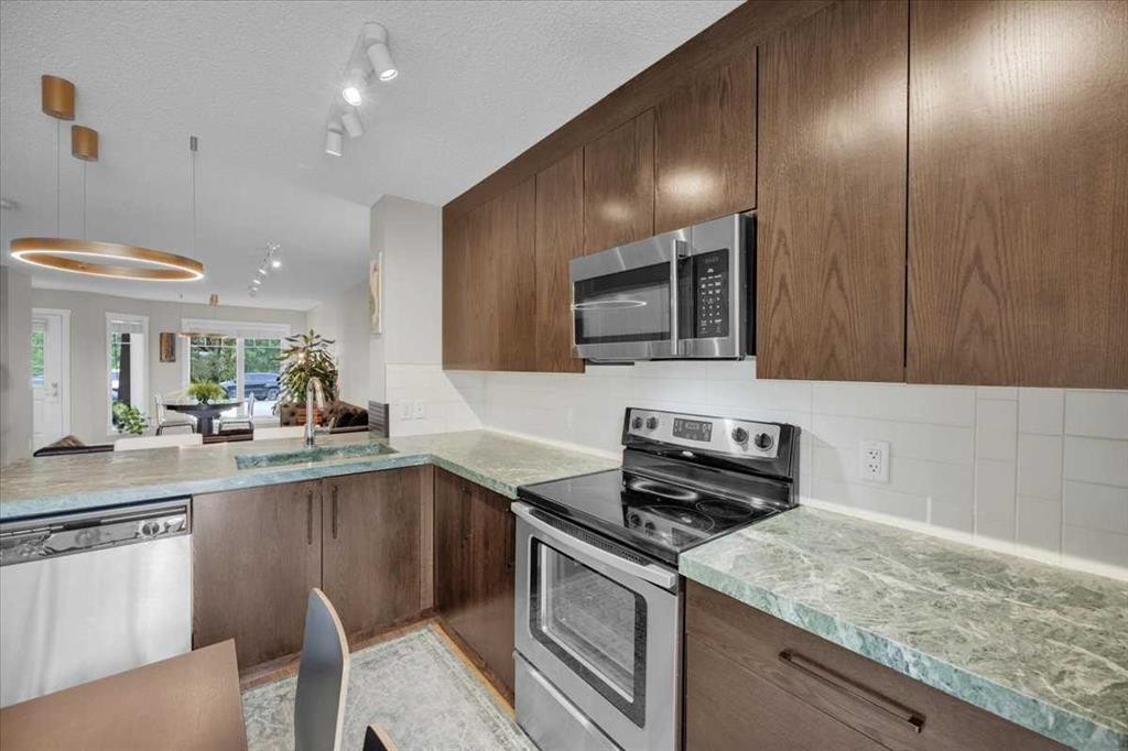 1562 93 Street Sw, Calgary, AB