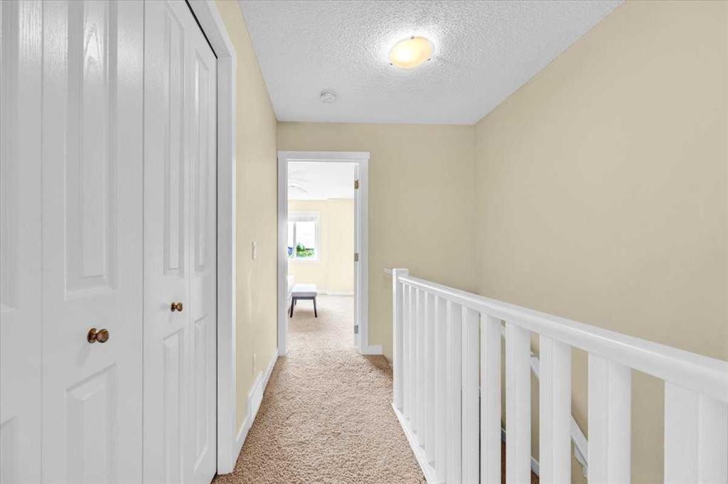 1562 93 Street Sw, Calgary, AB