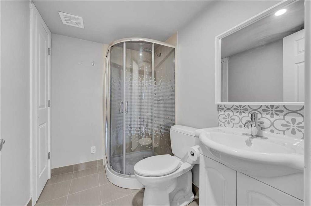 1562 93 Street Sw, Calgary, AB