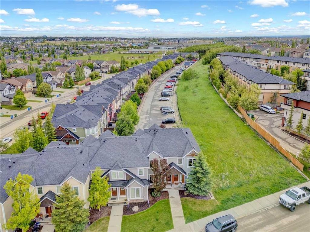 1562 93 Street Sw, Calgary, AB