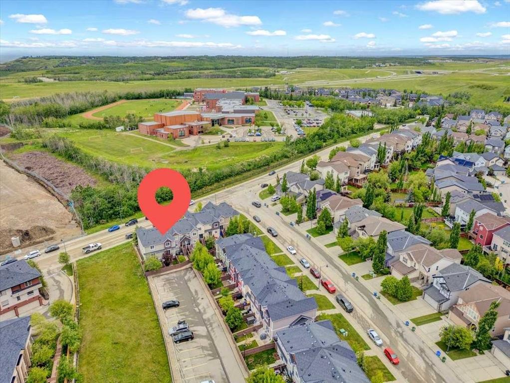 1562 93 Street Sw, Calgary, AB