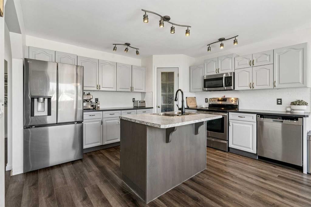 52 West Edge Road, Cochrane, AB - Indoor Photo Showing Kitchen With Stainless Steel Kitchen With Upgraded Kitchen