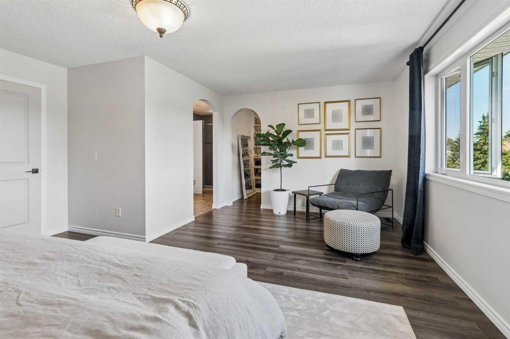 52 West Edge Road, Cochrane, AB - Indoor Photo Showing Bedroom