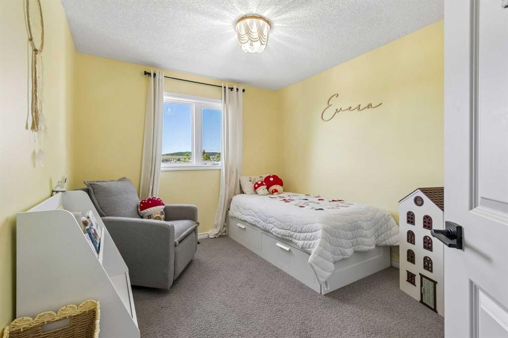 52 West Edge Road, Cochrane, AB - Indoor Photo Showing Bedroom