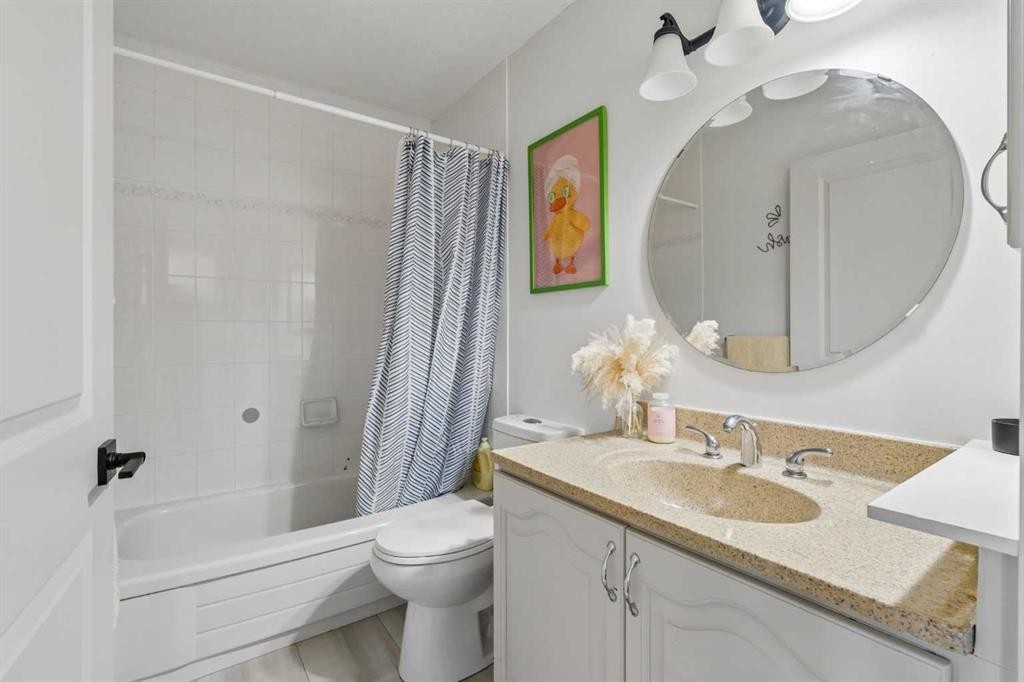 52 West Edge Road, Cochrane, AB - Indoor Photo Showing Bathroom