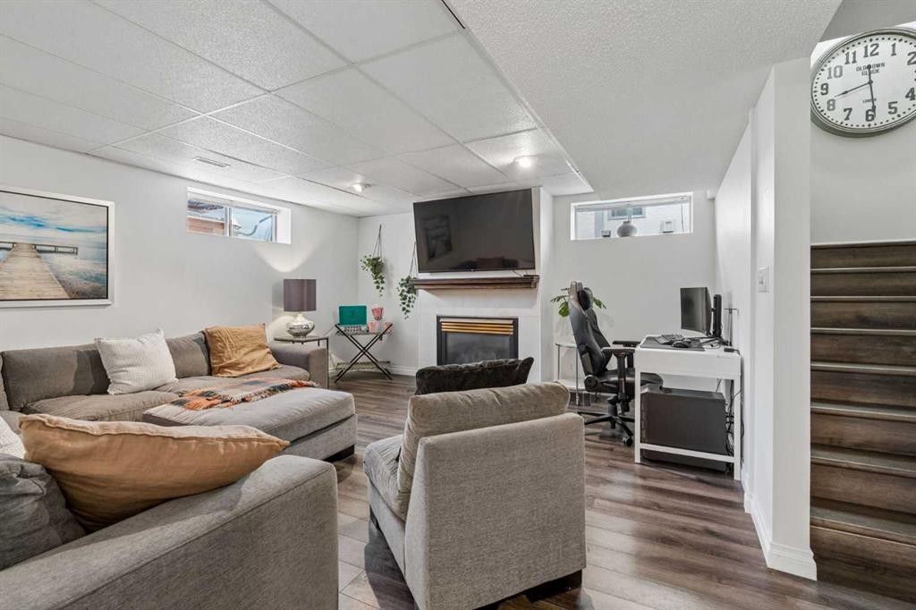 52 West Edge Road, Cochrane, AB - Indoor With Fireplace