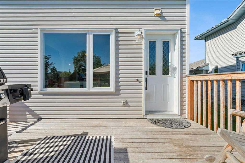 52 West Edge Road, Cochrane, AB - Outdoor With Exterior