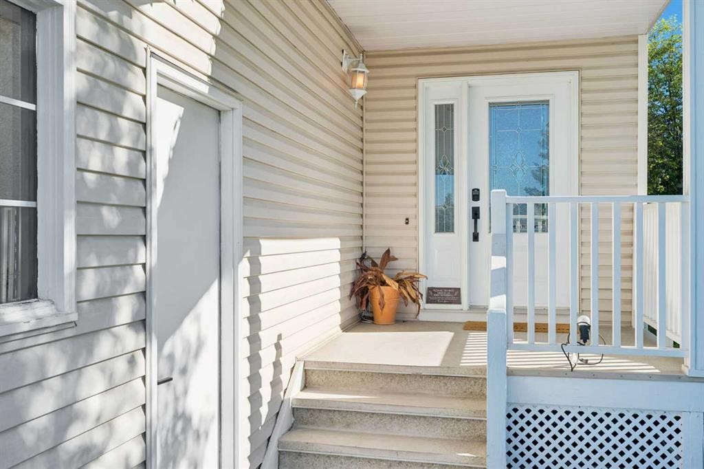 52 West Edge Road, Cochrane, AB - Outdoor With Exterior