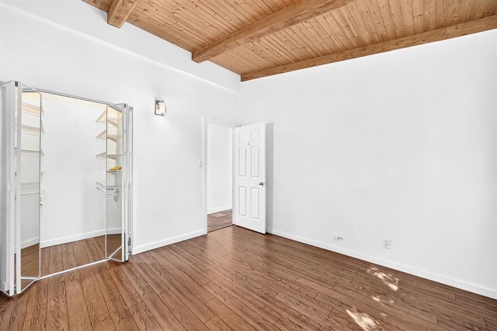 2623 Glenmount Drive Sw, Calgary, AB - Indoor Photo Showing Other Room