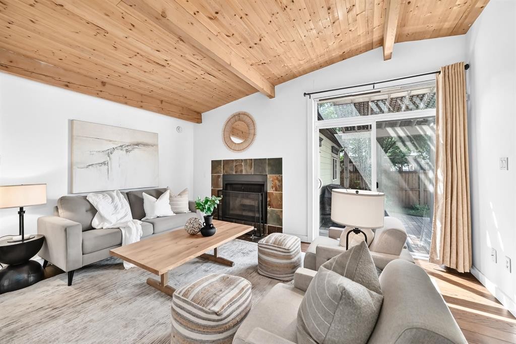 2623 Glenmount Drive Sw, Calgary, AB - Indoor Photo Showing Living Room With Fireplace
