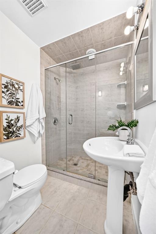 2623 Glenmount Drive Sw, Calgary, AB - Indoor Photo Showing Bathroom