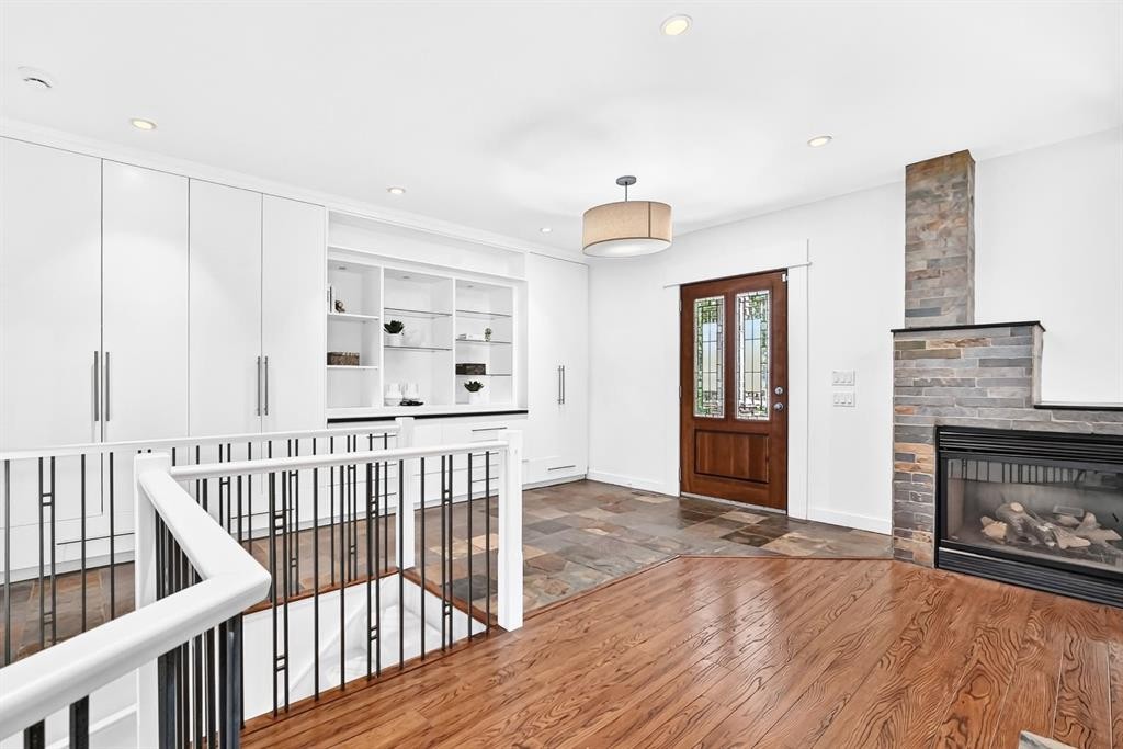 2623 Glenmount Drive Sw, Calgary, AB - Indoor With Fireplace