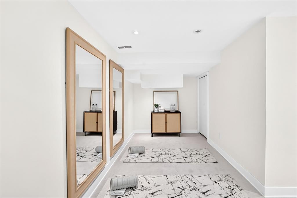 2623 Glenmount Drive Sw, Calgary, AB - Indoor Photo Showing Other Room