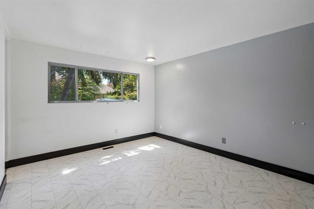 2524 106 Avenue Sw, Calgary, AB - Indoor Photo Showing Other Room