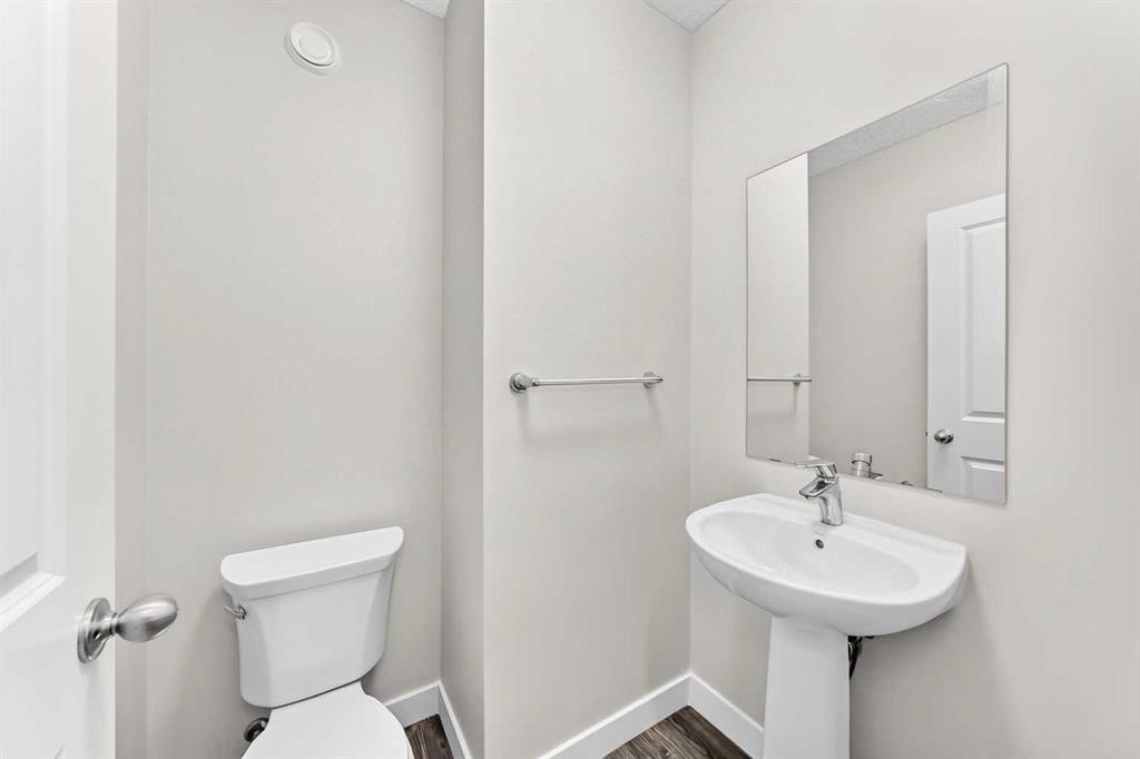 112 Carrington Boulevard Nw, Calgary, AB - Indoor Photo Showing Bathroom