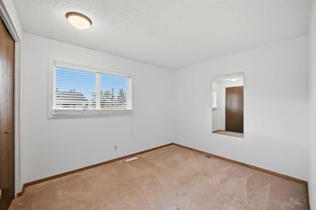 5608 Rundlehorn Drive Ne, Calgary, AB