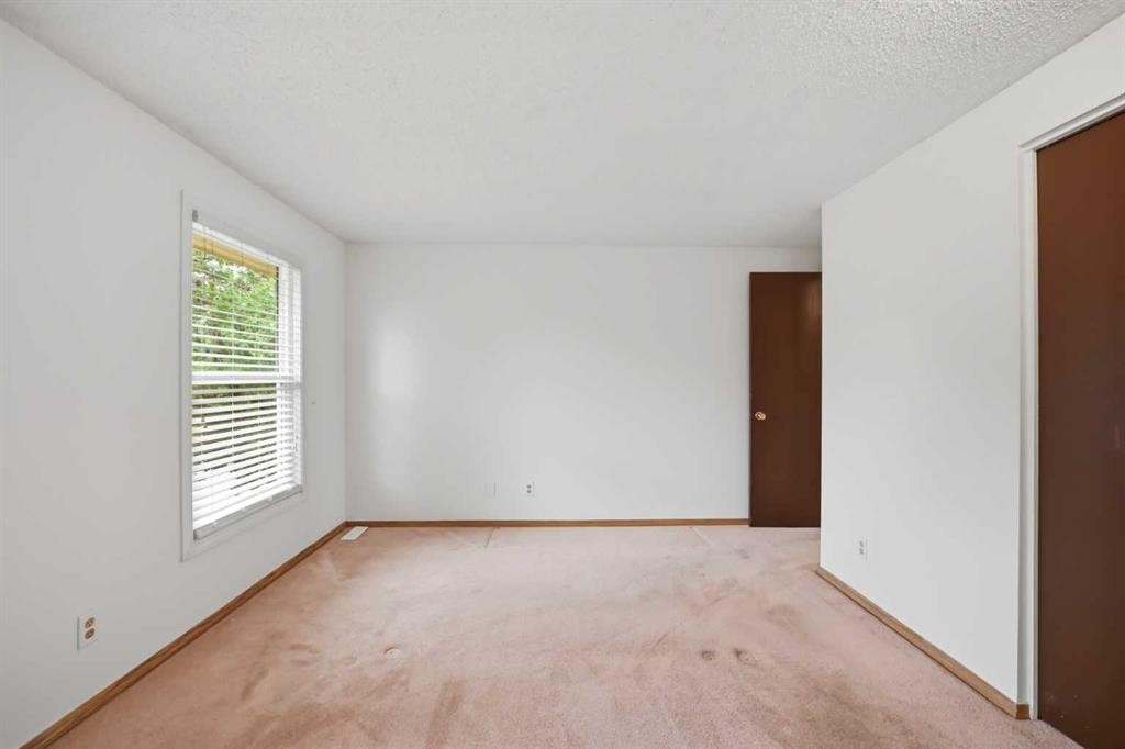 5608 Rundlehorn Drive Ne, Calgary, AB