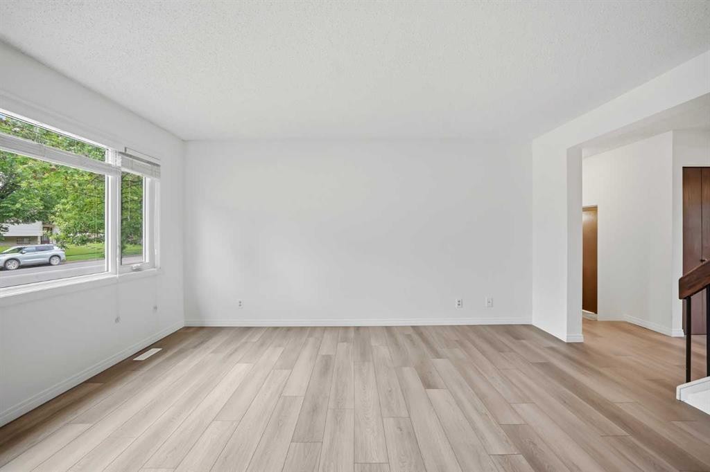 5608 Rundlehorn Drive Ne, Calgary, AB