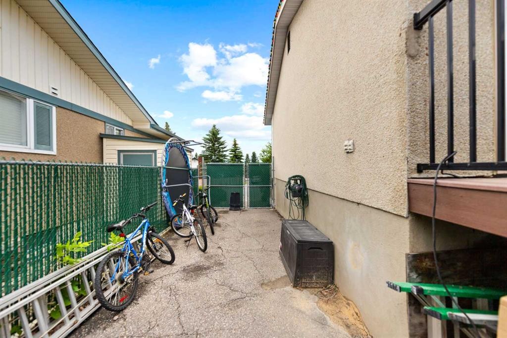 323 Maddock Crescent Ne, Calgary, AB