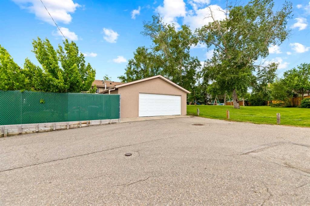 323 Maddock Crescent Ne, Calgary, AB
