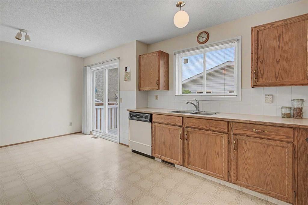 232 Erin Woods Drive Se, Calgary, AB
