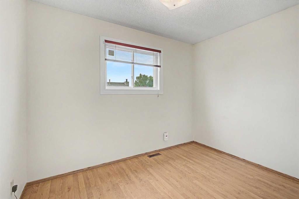 232 Erin Woods Drive Se, Calgary, AB