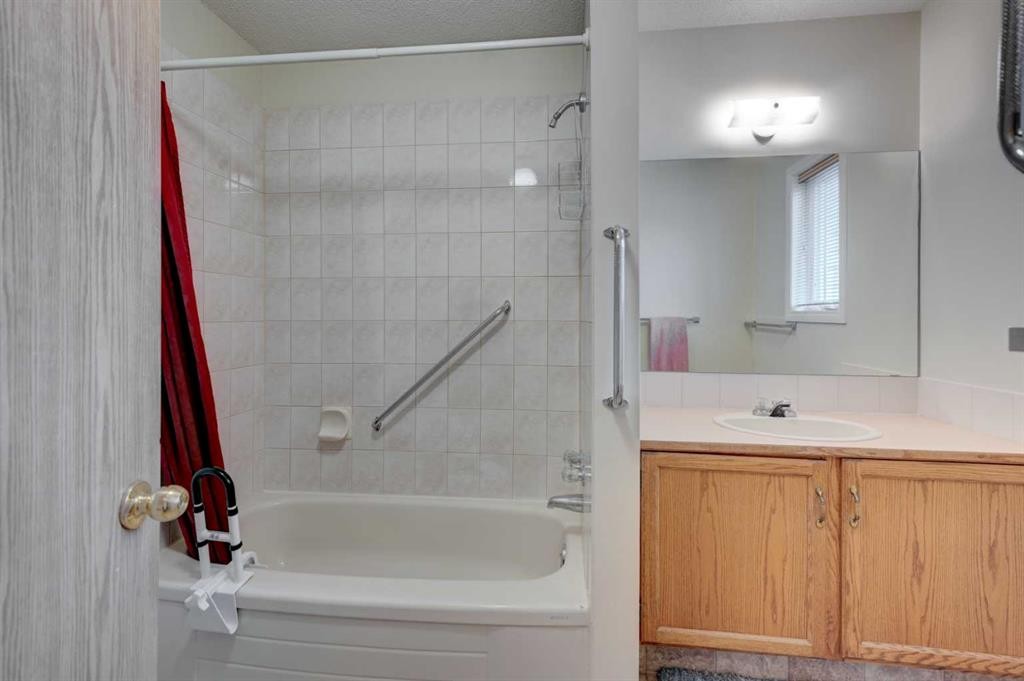 232 Erin Woods Drive Se, Calgary, AB