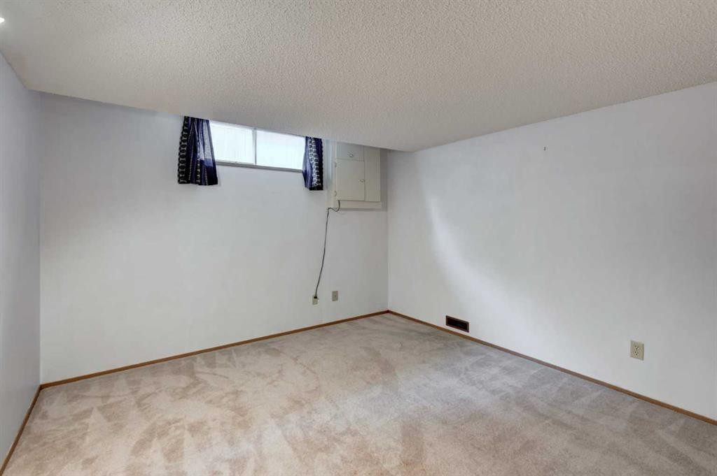 232 Erin Woods Drive Se, Calgary, AB
