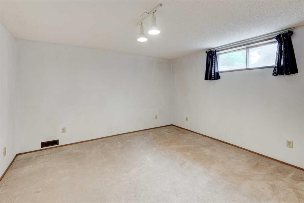 232 Erin Woods Drive Se, Calgary, AB