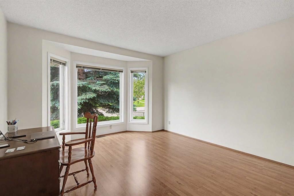 232 Erin Woods Drive Se, Calgary, AB