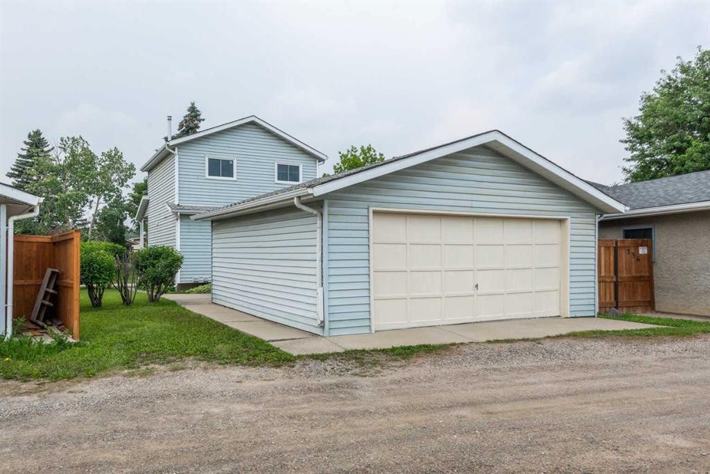 232 Erin Woods Drive Se, Calgary, AB