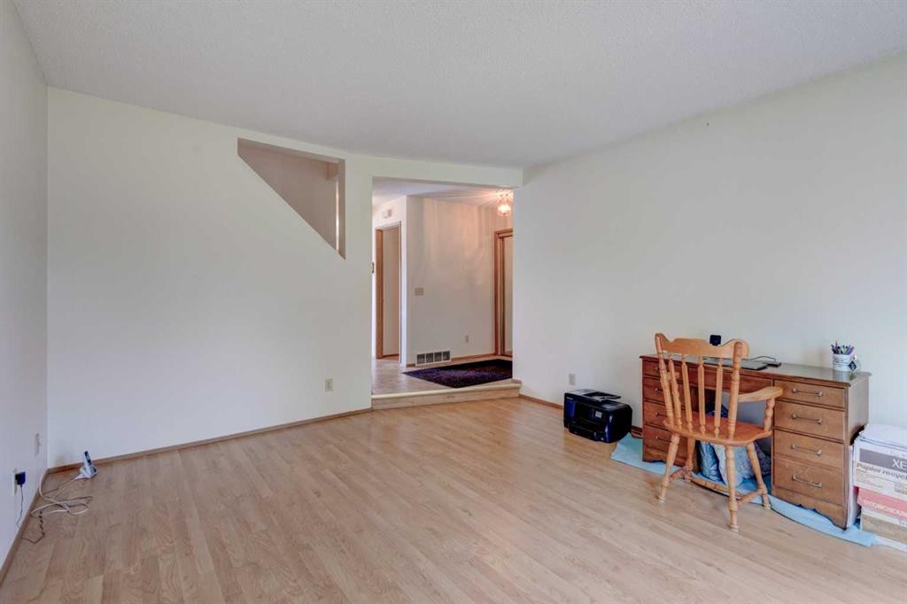 232 Erin Woods Drive Se, Calgary, AB