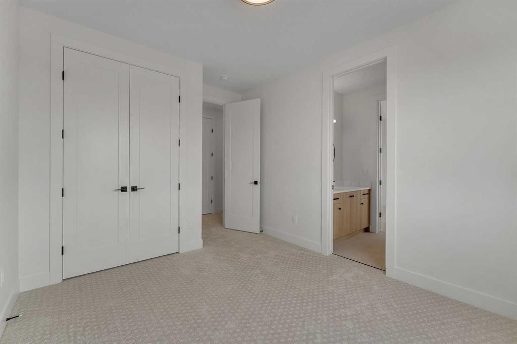 99 South Shore Road, Chestermere, AB - Indoor Photo Showing Other Room