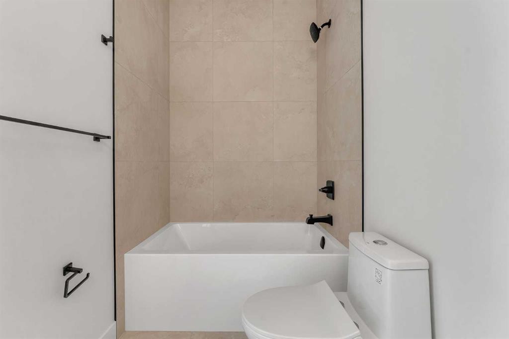 99 South Shore Road, Chestermere, AB - Indoor Photo Showing Bathroom